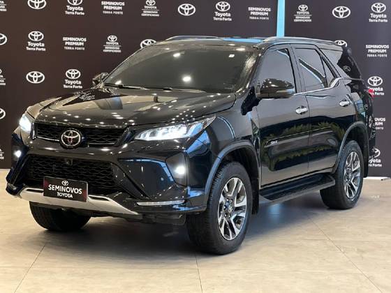 TOYOTA HILUX SW4 2.8 D-4D TURBO DIESEL DIAMOND 7L 4X4 AUTOMÁTICO TOYOTA HILUX SW4 2.8 D-4D TURBO DIESEL DIAMOND 7L 4X4 AUTOMÁTICO